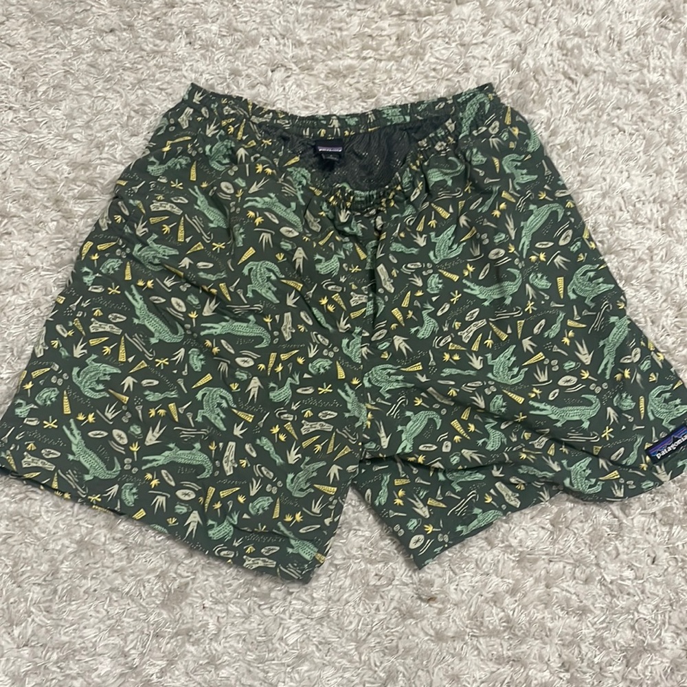 Men’s Patagonia alligator baggies .